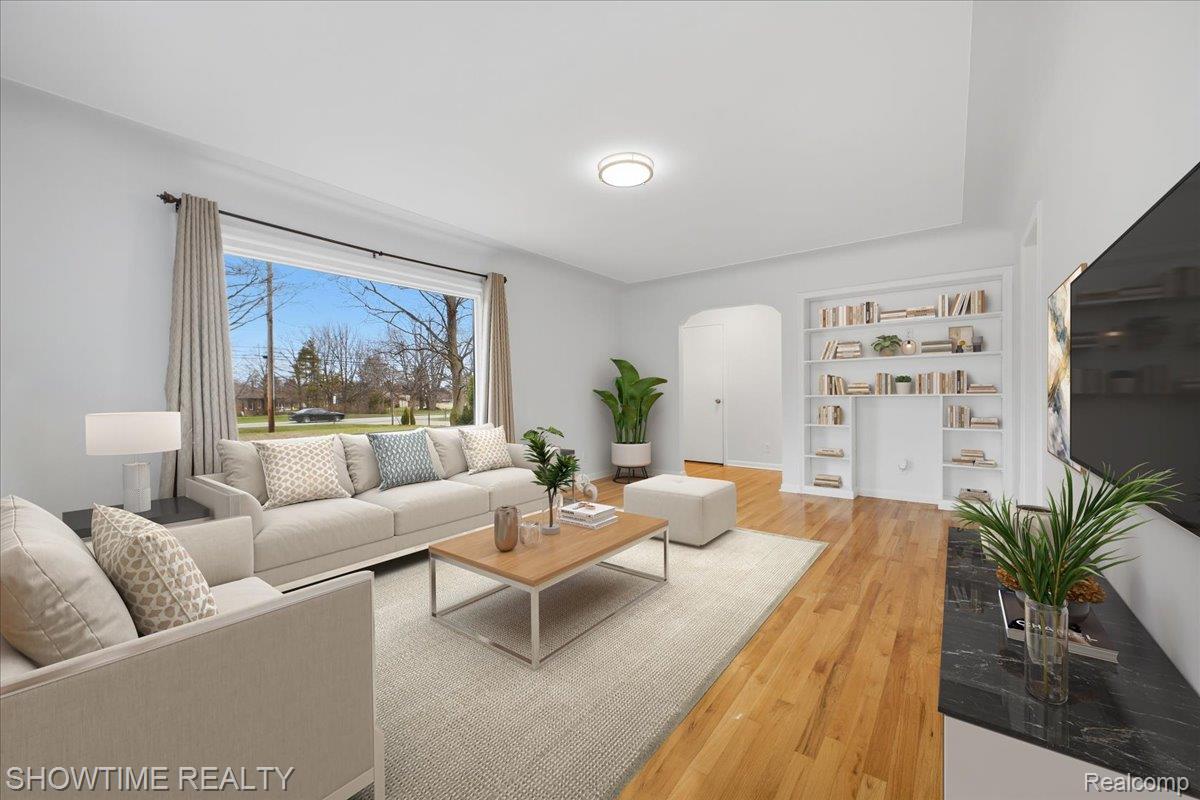 13912 22 Mile Road Utica, MI 48315 - Photo 17 of 58 64-Living Room_final.jpg