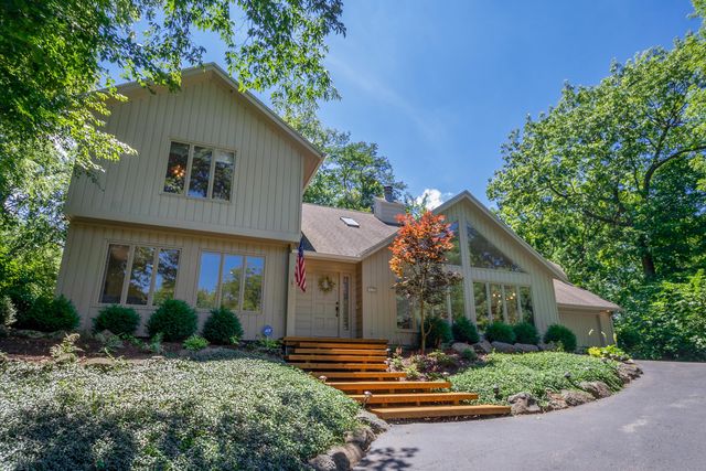 415 Deerpath West, Fontana, WI 53125