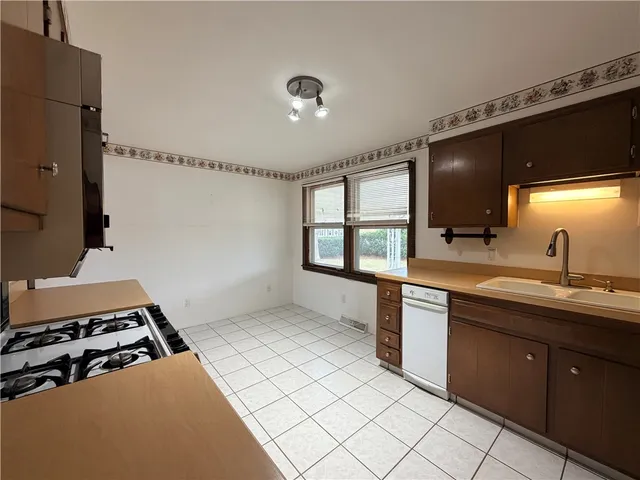 $469,900 | 10 Stoneham Drive, Woonsocket, RI 02895