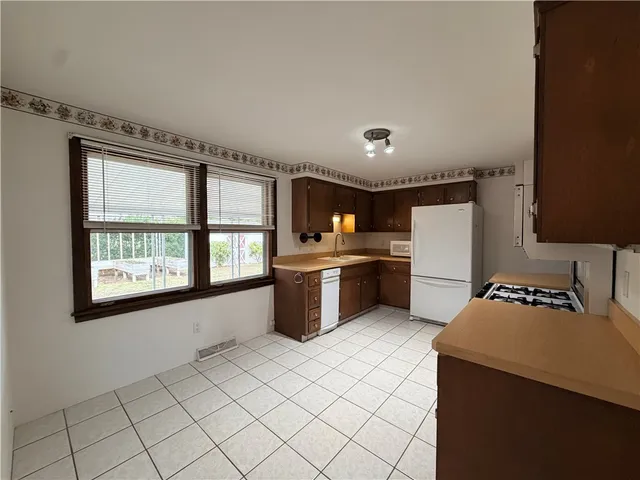 $469,900 | 10 Stoneham Drive, Woonsocket, RI 02895