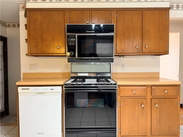 $469,900 | 10 Stoneham Drive, Woonsocket, RI 02895