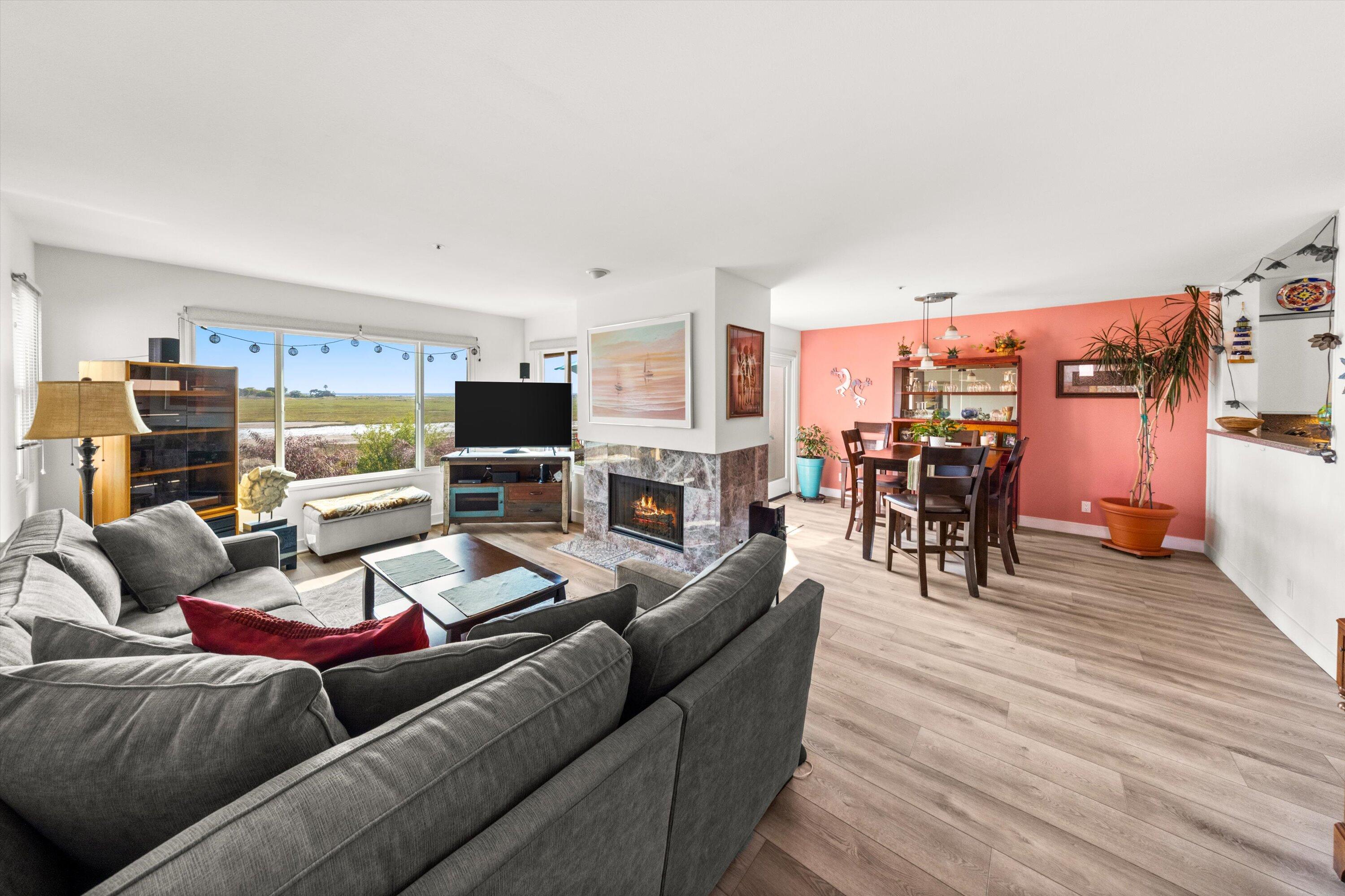 4297 Carpinteria Avenue, Unit 8 Carpinteria, CA 93013 - Photo 17 of 38 21-7L5A0059