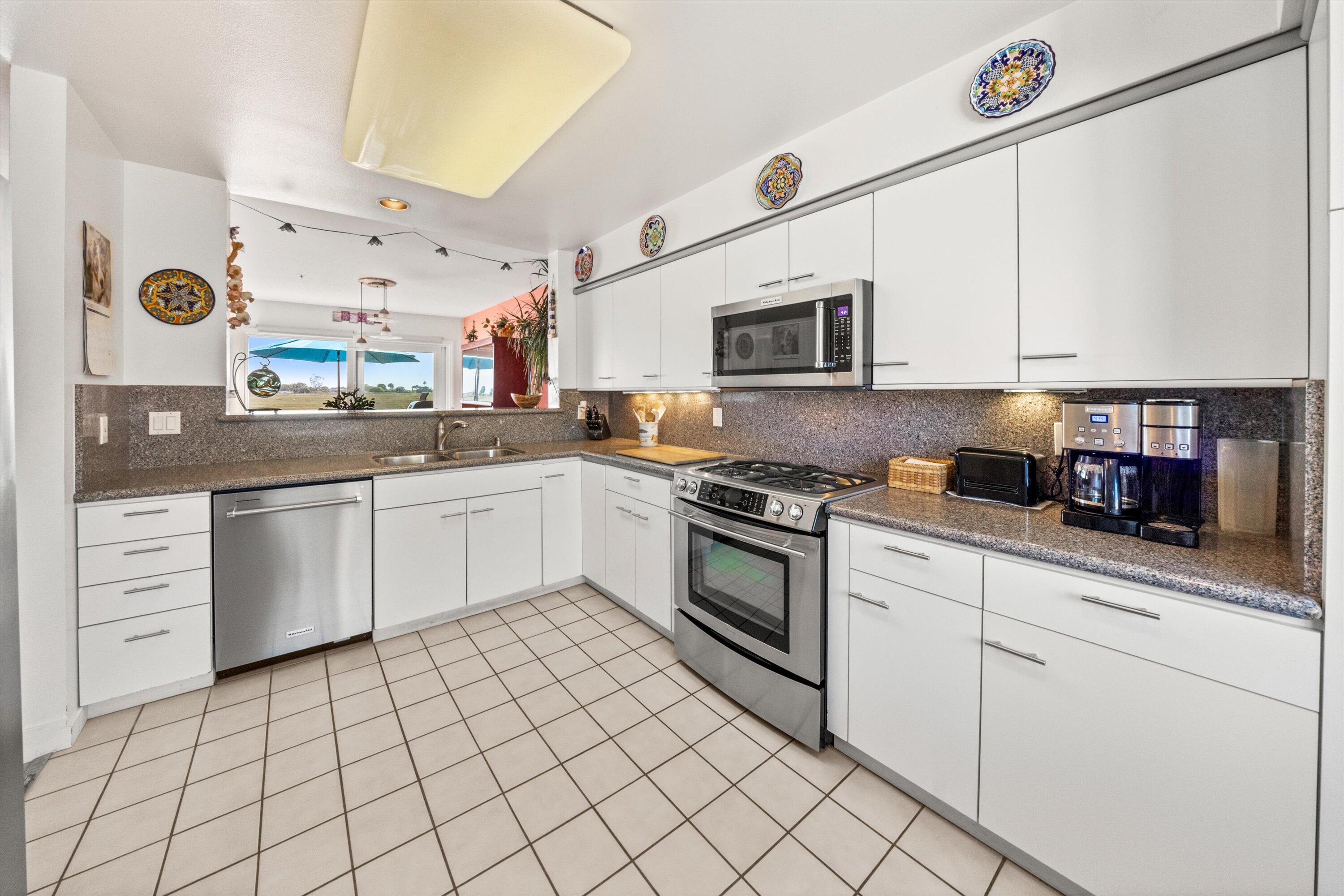 4297 Carpinteria Avenue, Unit 8 Carpinteria, CA 93013 - Photo 22 of 38 Kitchen