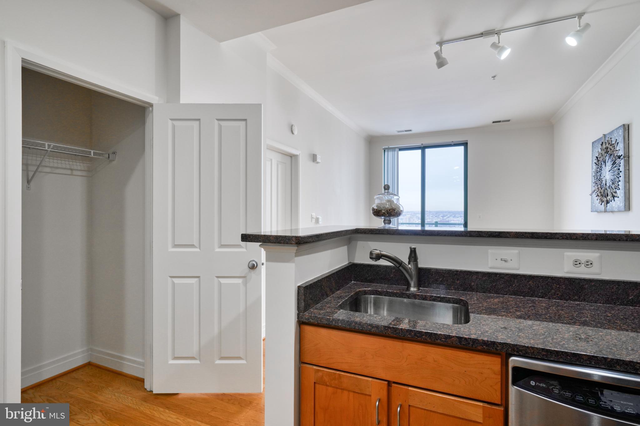 414 Water Street, Unit 3110 Baltimore, MD 21202 - Photo 23 of 37