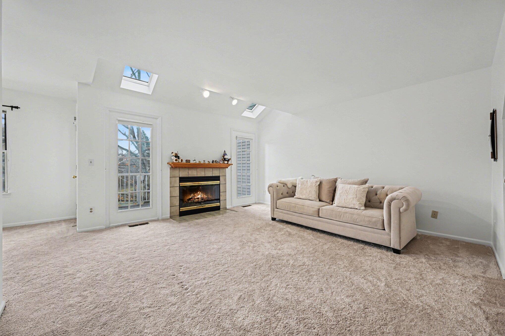 4356 Pine Ridge Court Ann Arbor, MI 48105 - Photo 3 of 22 living room