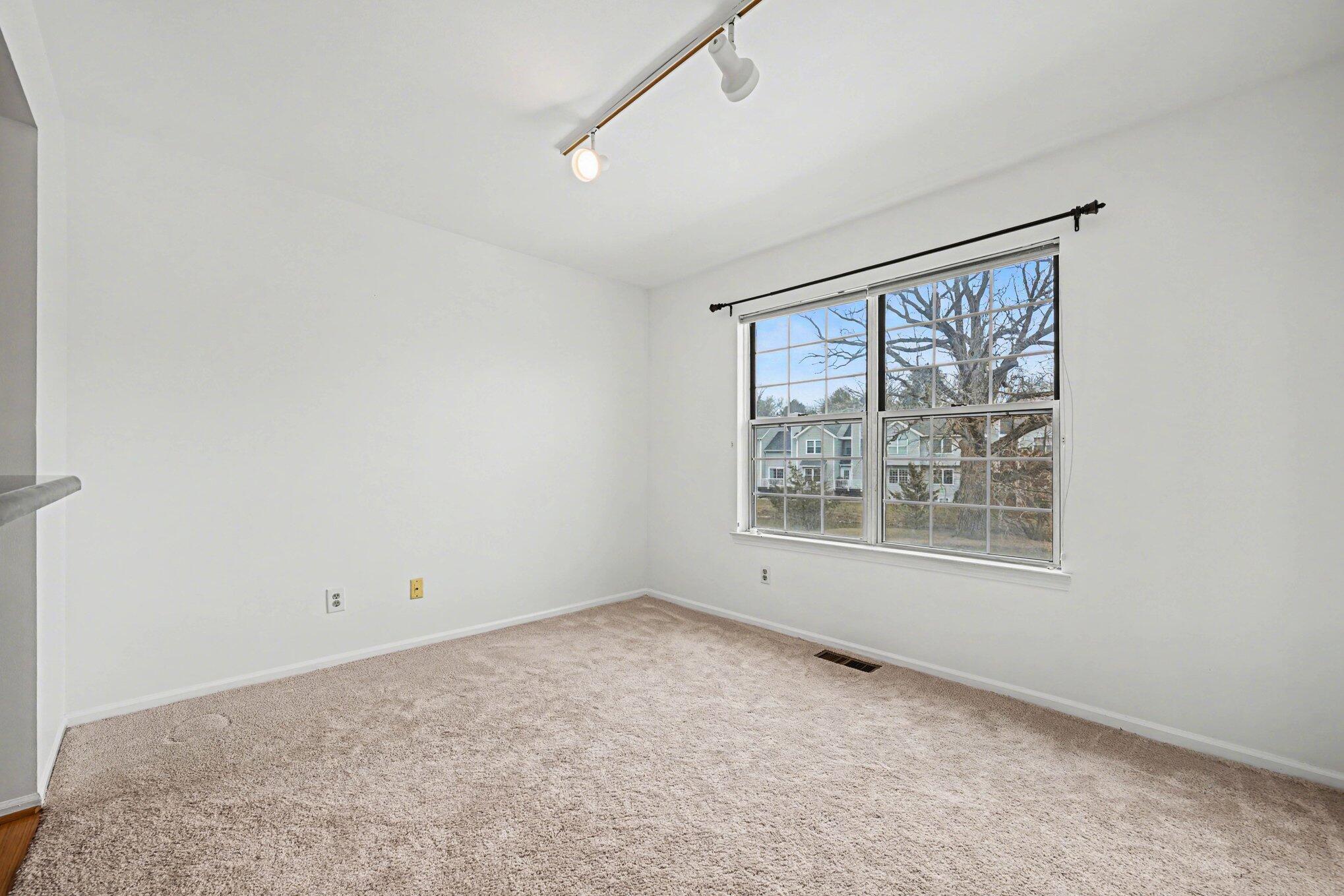 4356 Pine Ridge Court Ann Arbor, MI 48105 - Photo 7 of 22 dining area