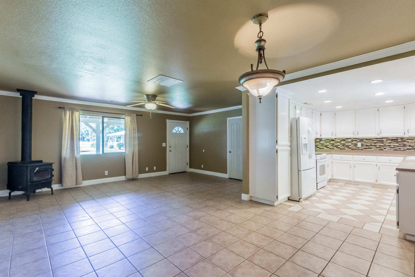 19019 Gas Point Road Cottonwood, CA 96022 - Photo 18 of 61 15 living kitchen