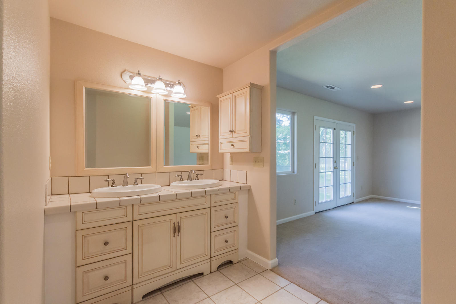 19019 Gas Point Road Cottonwood, CA 96022 - Photo 27 of 61 35 master bath