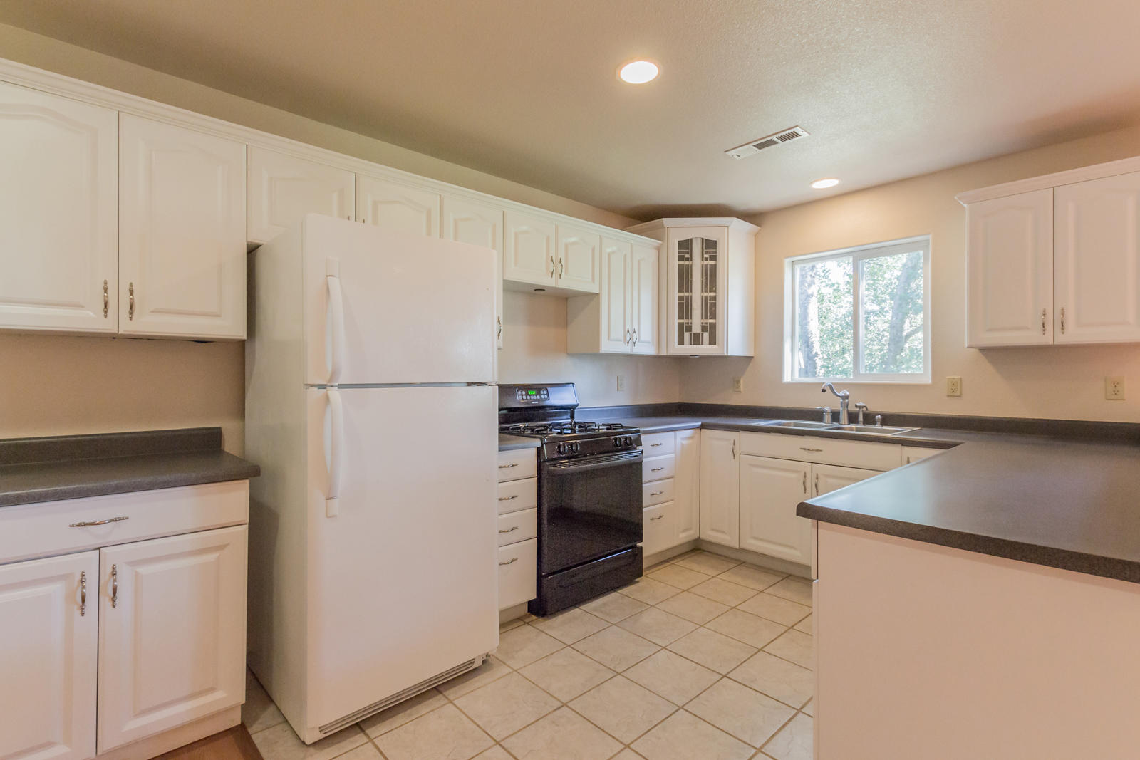 19019 Gas Point Road Cottonwood, CA 96022 - Photo 40 of 61 61 ensuite kitchen