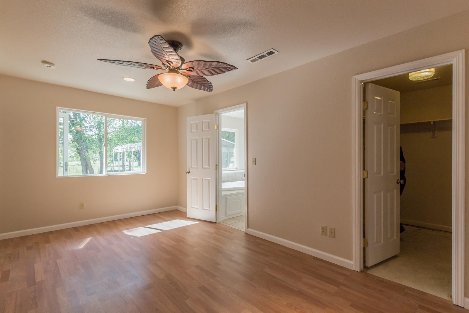 19019 Gas Point Road Cottonwood, CA 96022 - Photo 45 of 61 67 ensuite bedroom