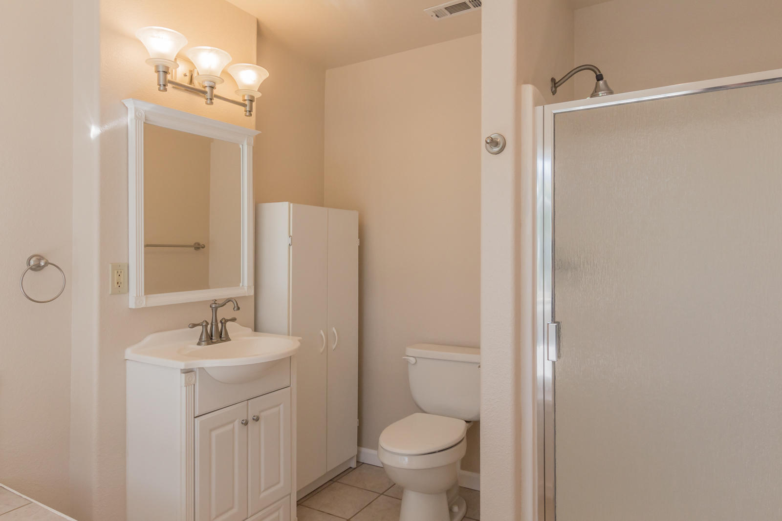 19019 Gas Point Road Cottonwood, CA 96022 - Photo 46 of 61 68 ensuite bathroom