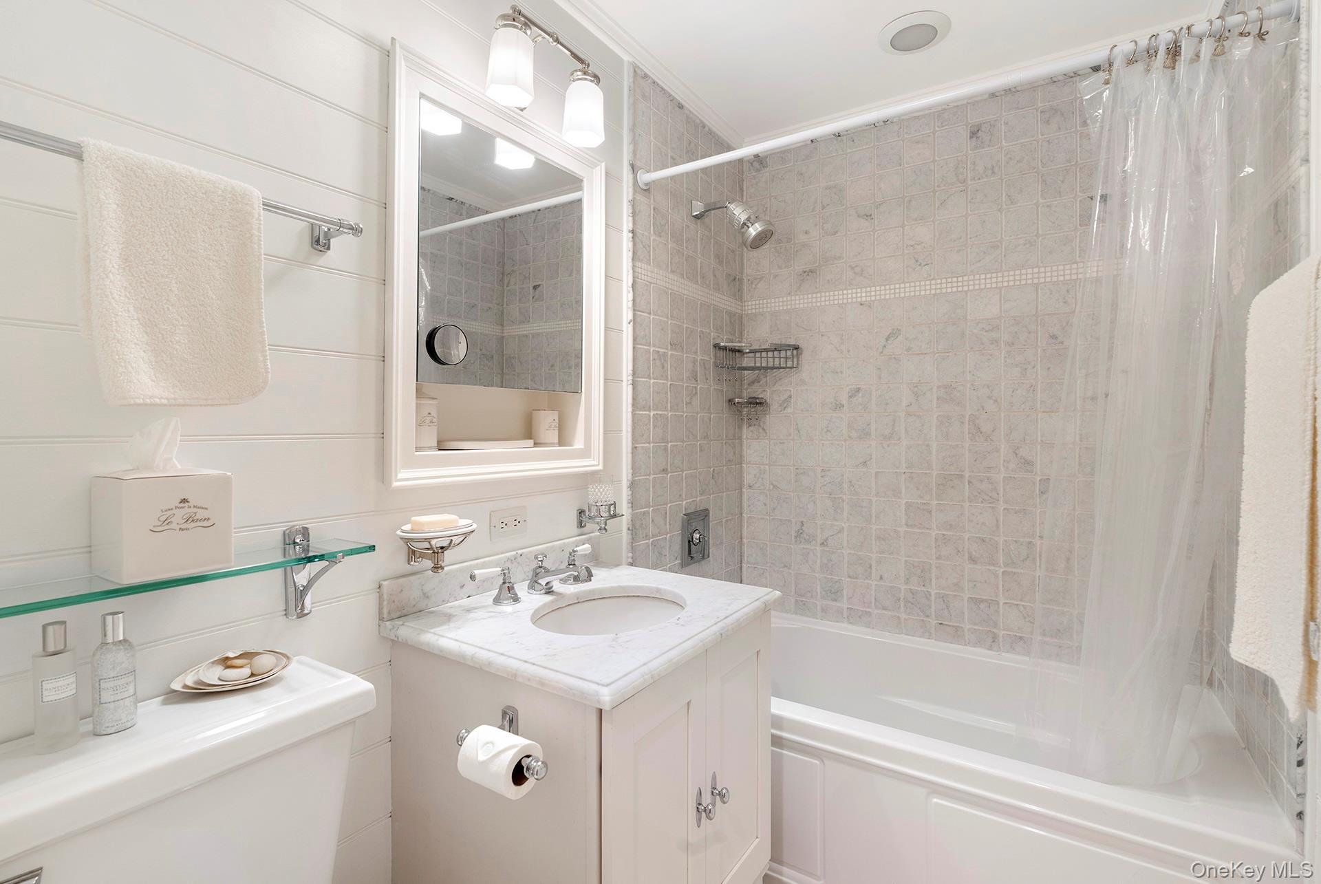 514 Pantigo Road, Unit 5 East Hampton, NY 11937 - Photo 11 of 17 Gallery Image 11