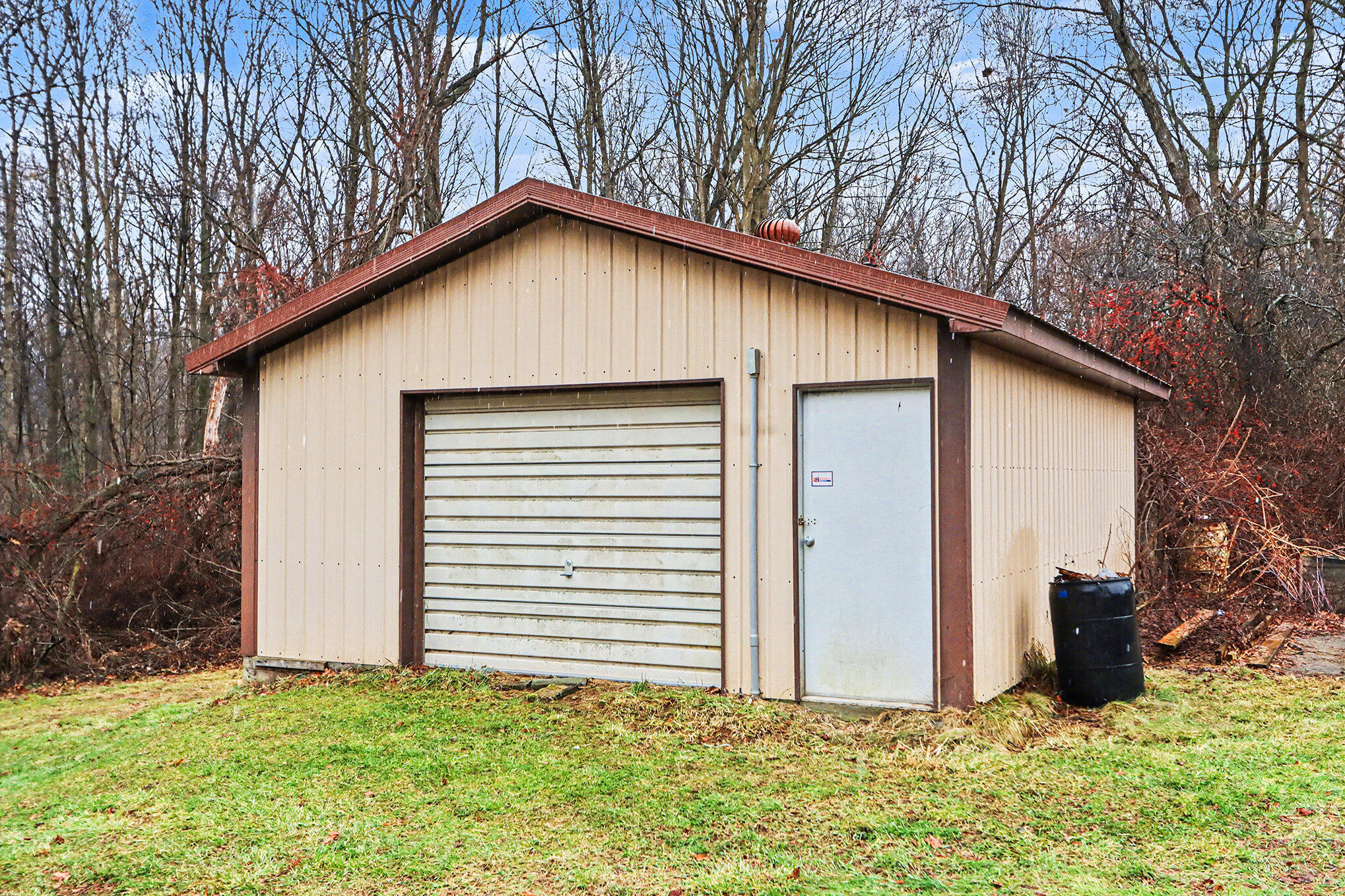 3014 Bowne Road Battle Creek, MI 49017 - Photo 15 of 16 pole barn