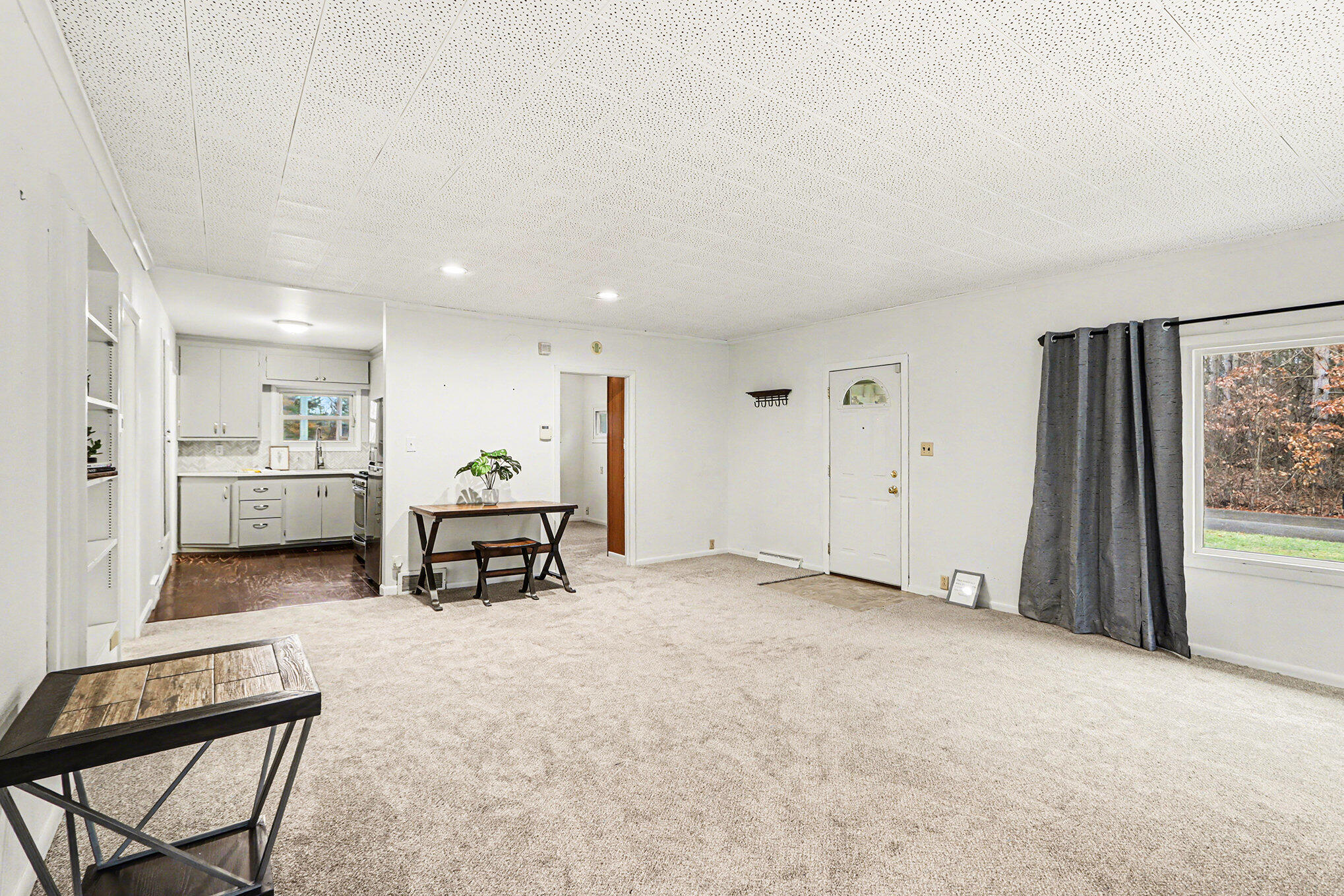 3014 Bowne Road Battle Creek, MI 49017 - Photo 4 of 16 living room 2
