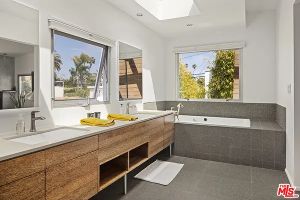 $17,800 | 710 Milwood Avenue, Venice, CA 90291