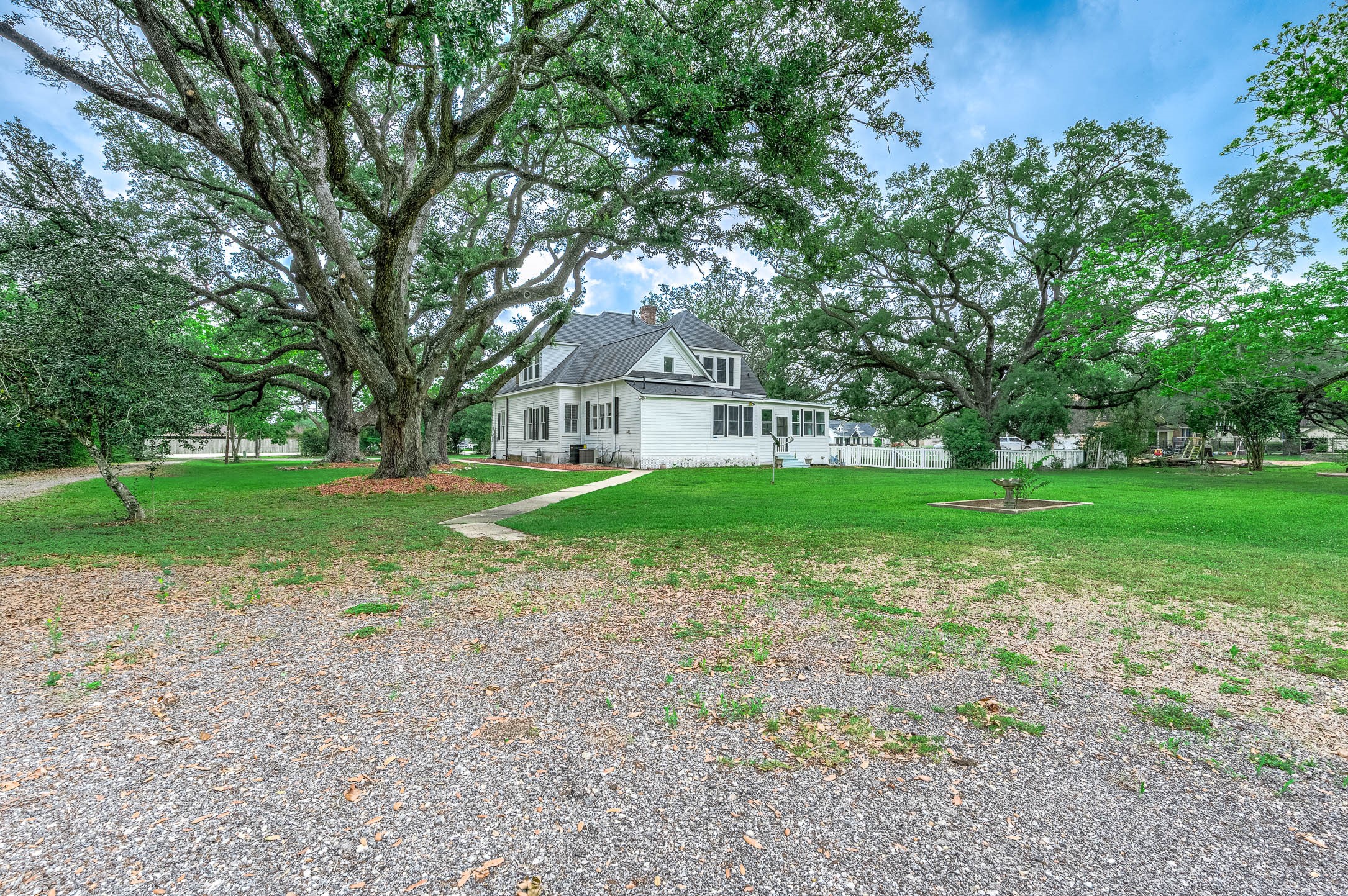 600 South Walker Street Angleton, TX 77515 - Photo 17 of 50