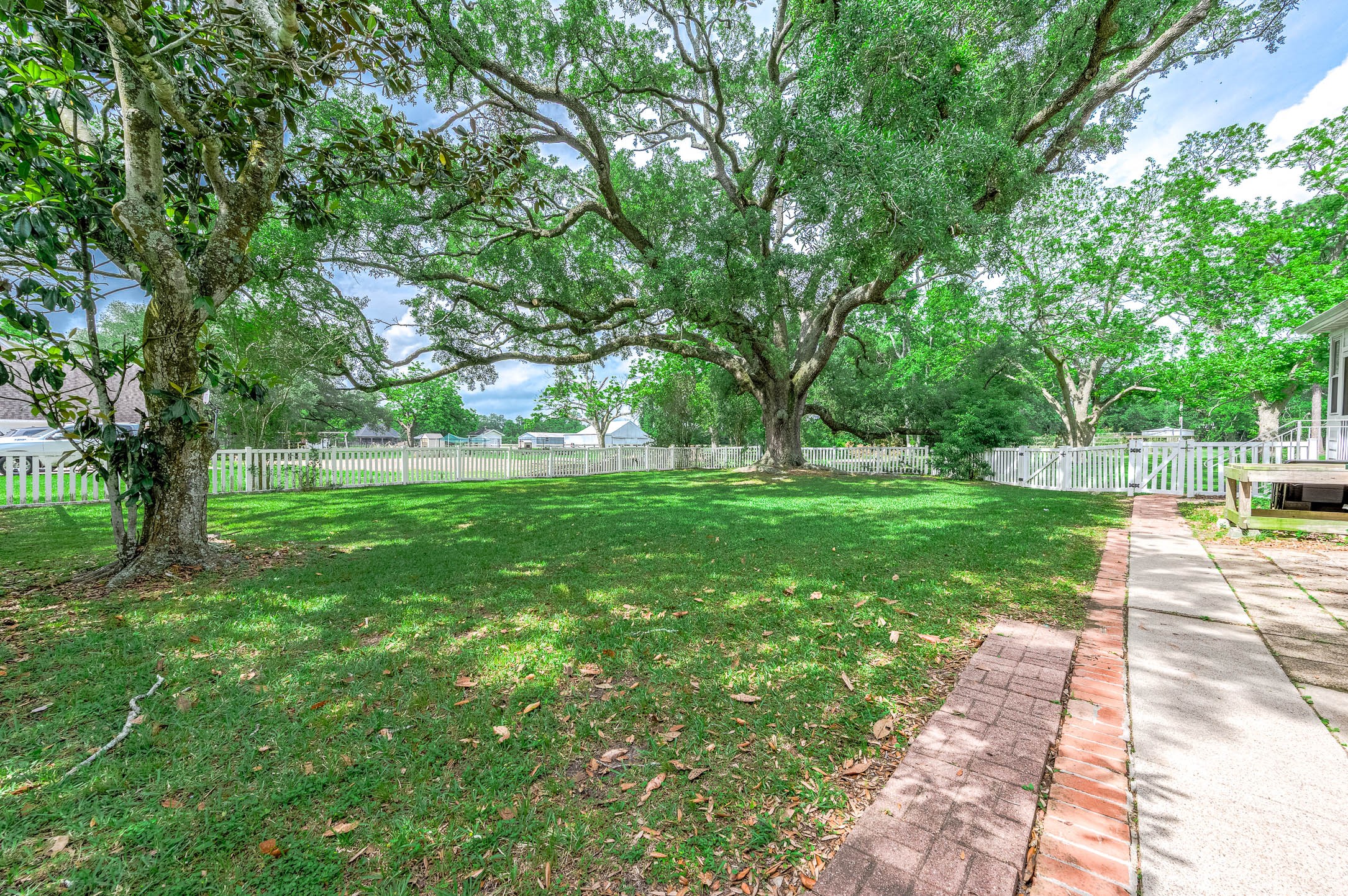 600 South Walker Street Angleton, TX 77515 - Photo 23 of 50