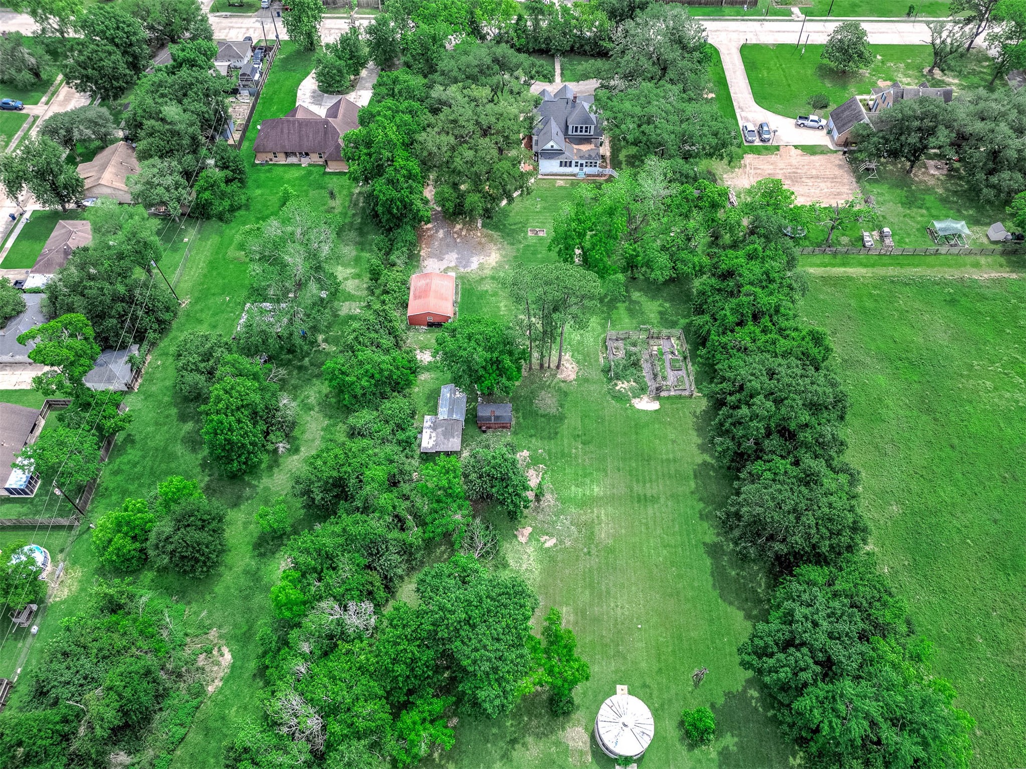 600 South Walker Street Angleton, TX 77515 - Photo 4 of 50
