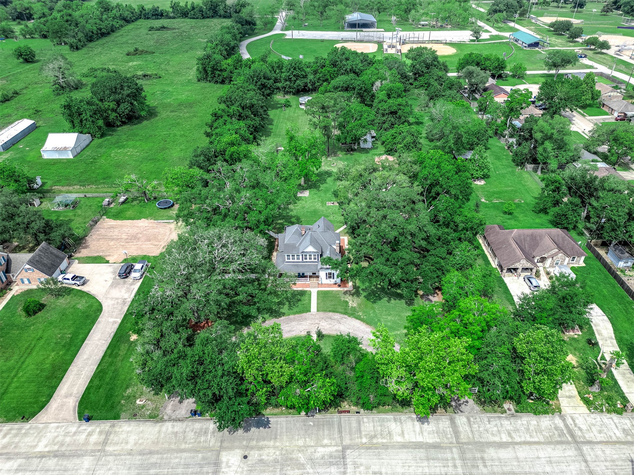 600 South Walker Street Angleton, TX 77515 - Photo 8 of 50