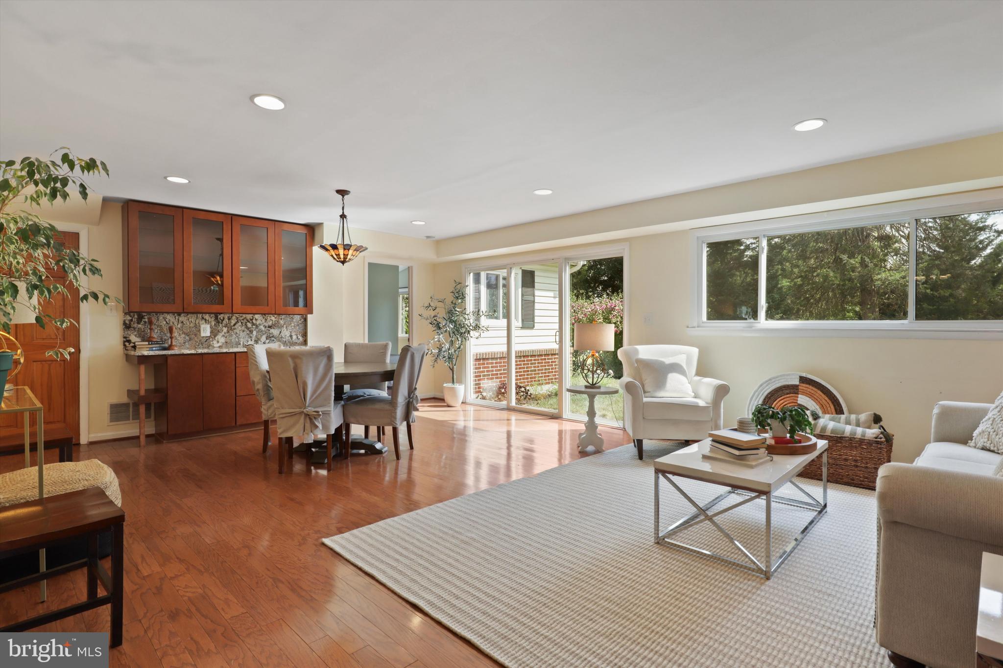 5002 Richenbacher Avenue Alexandria, VA 22304 - Photo 5 of 46 Dining area over looking the backyard and pool