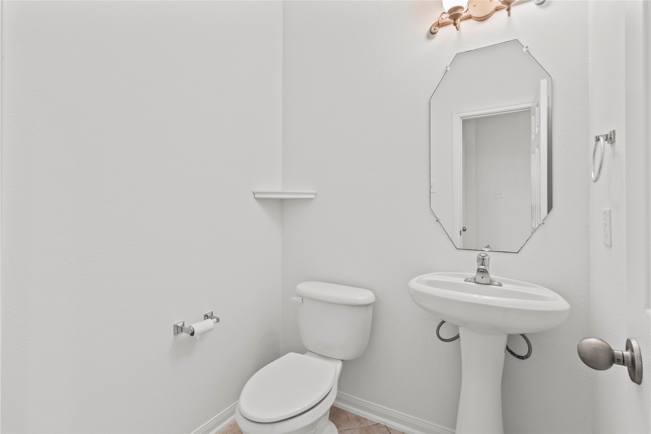 4004 Beacon Pointe Lane Dickinson, TX 77539 - Photo 11 of 28 a bathroom with a toilet sink and mirror