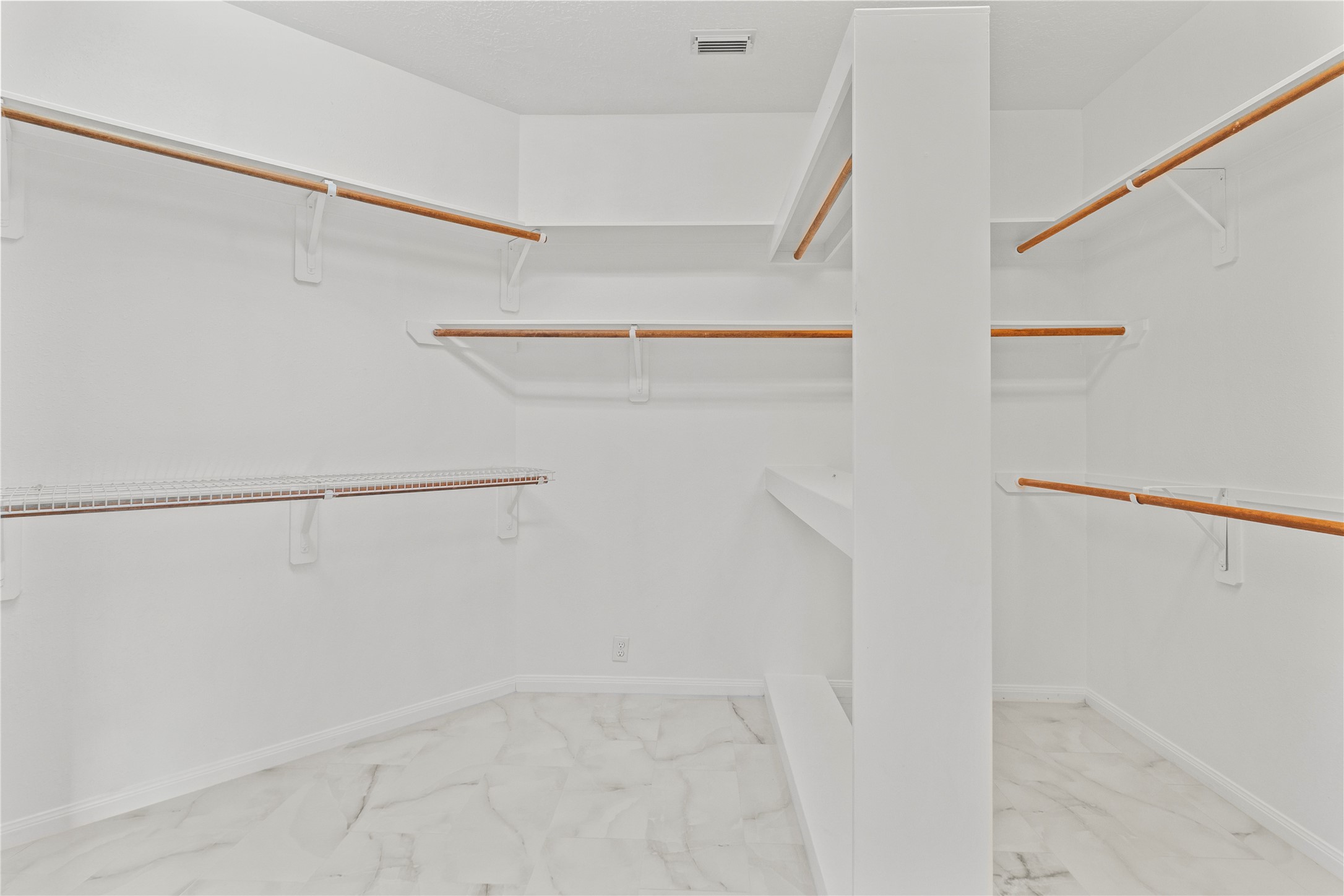 4004 Beacon Pointe Lane Dickinson, TX 77539 - Photo 19 of 28 a view of small space