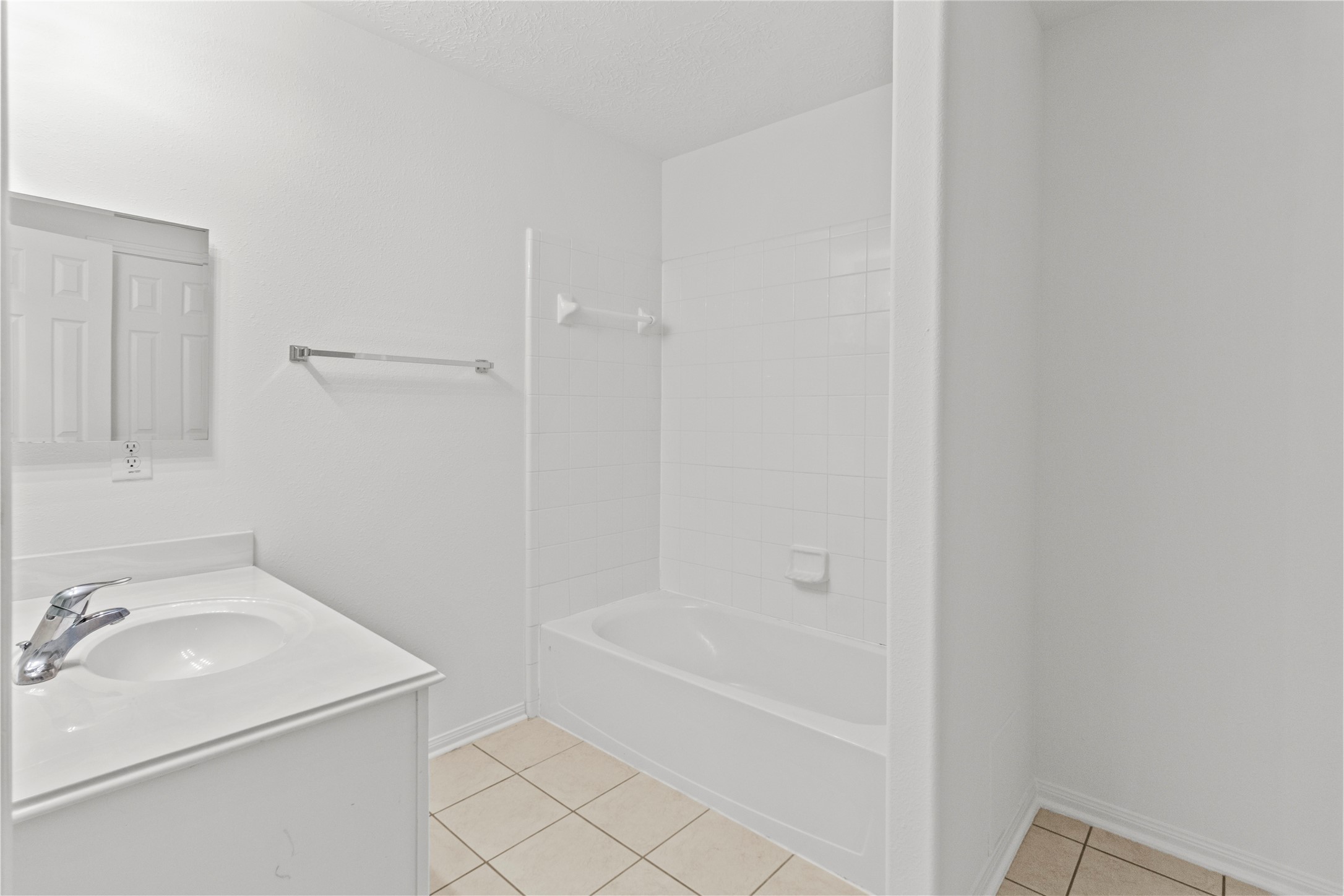 4004 Beacon Pointe Lane Dickinson, TX 77539 - Photo 20 of 28 a bathroom with a sink and a bathtub