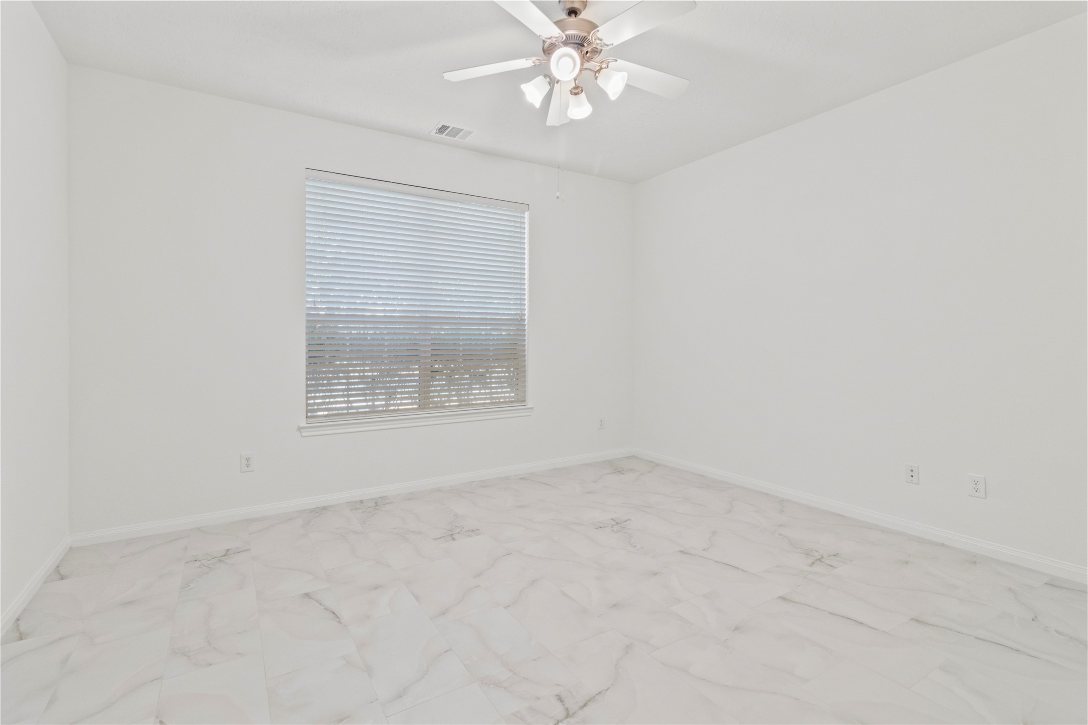 4004 Beacon Pointe Lane Dickinson, TX 77539 - Photo 7 of 28 an empty room with a window