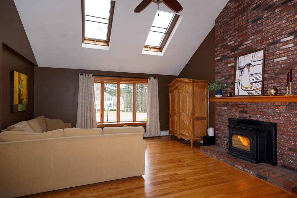 7 Natalie Road Chelmsford, MA 01824 - Photo 12 of 31 Gallery Image 12