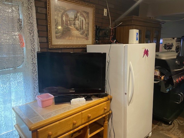402 Frisco Street Houston, TX 77022 - Photo 8 of 11 a utility room with dryer and washer