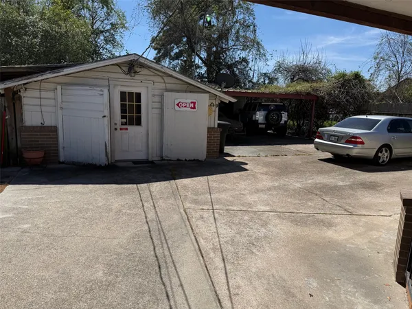 a view of a car park in front of house