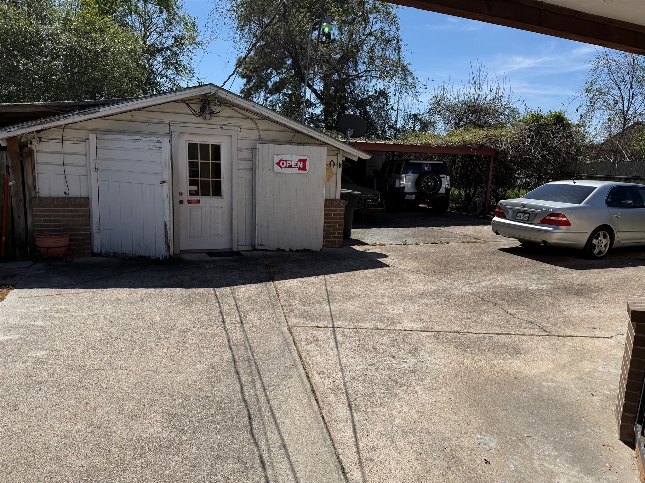 402 Frisco Street Houston, TX 77022 - Photo 9 of 11 a view of a car park in front of house