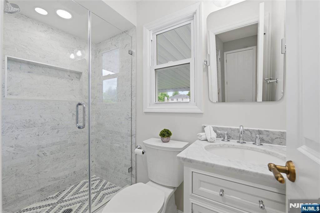 508 Tether Lane Paramus, NJ 07652 - Photo 14 of 47