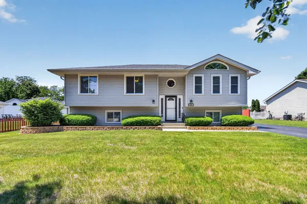 $399,900 | 501 Northfield Drive, Joliet, IL 60435