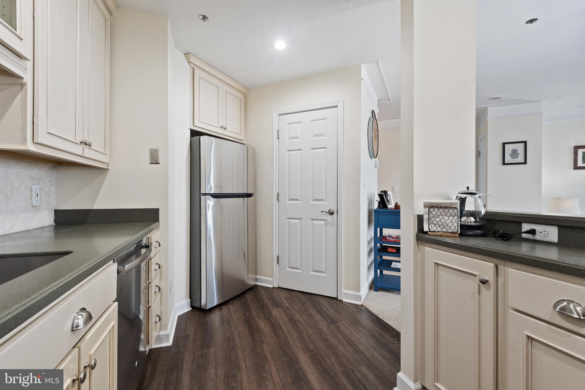100 Harborview Drive, Unit 612 Baltimore, MD 21230 - Photo 17 of 49 a kitchen with a sink stove and refrigerator