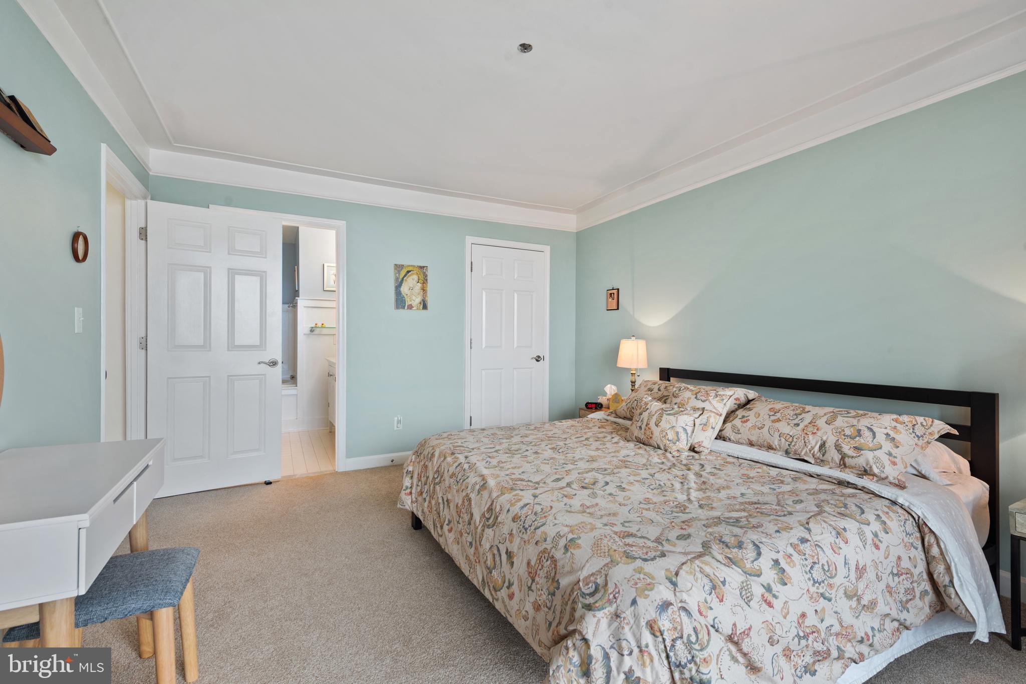 100 Harborview Drive, Unit 612 Baltimore, MD 21230 - Photo 20 of 49 a bedroom with a large bed and wooden floor