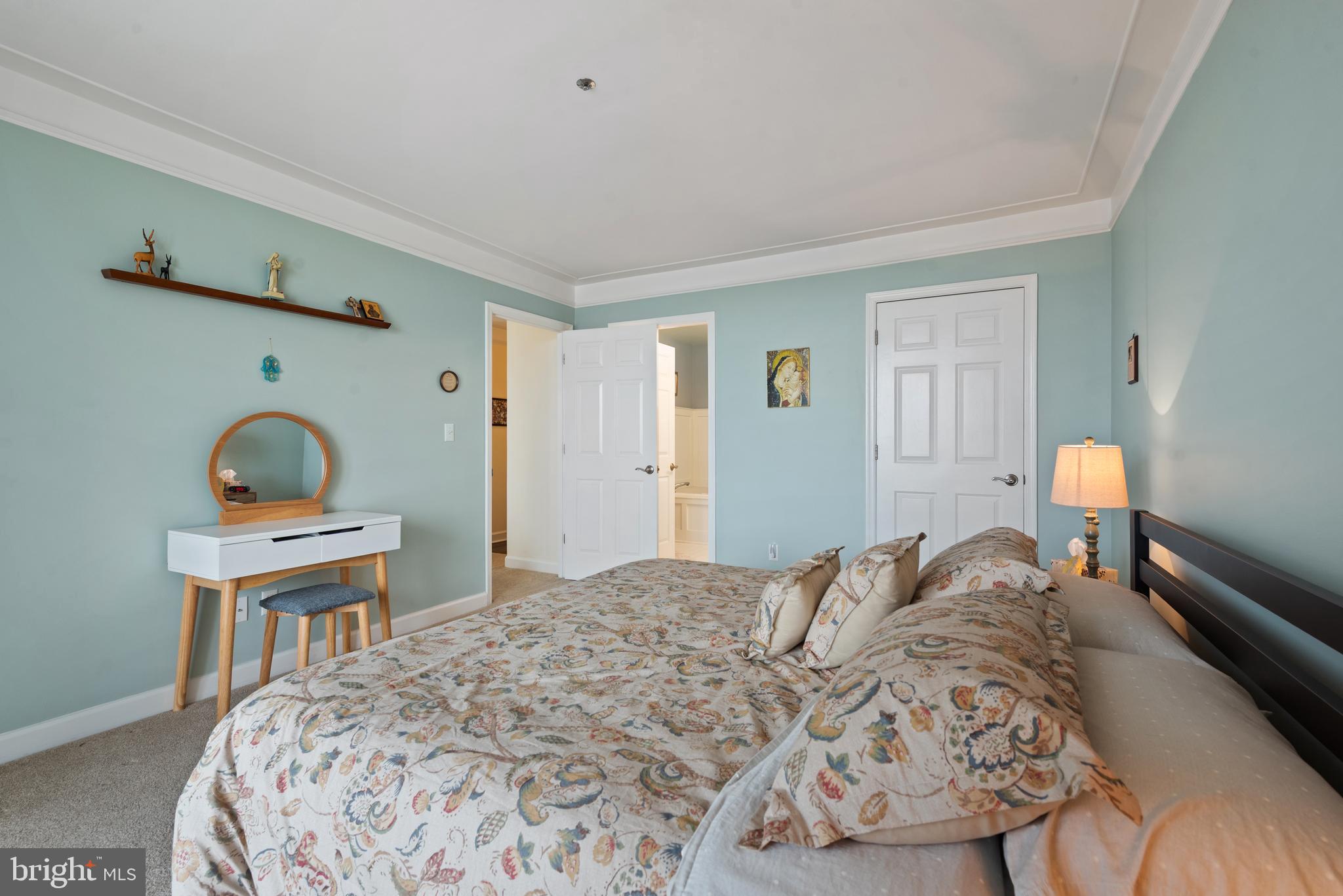 100 Harborview Drive, Unit 612 Baltimore, MD 21230 - Photo 21 of 49 a bedroom with a bed and a table in it