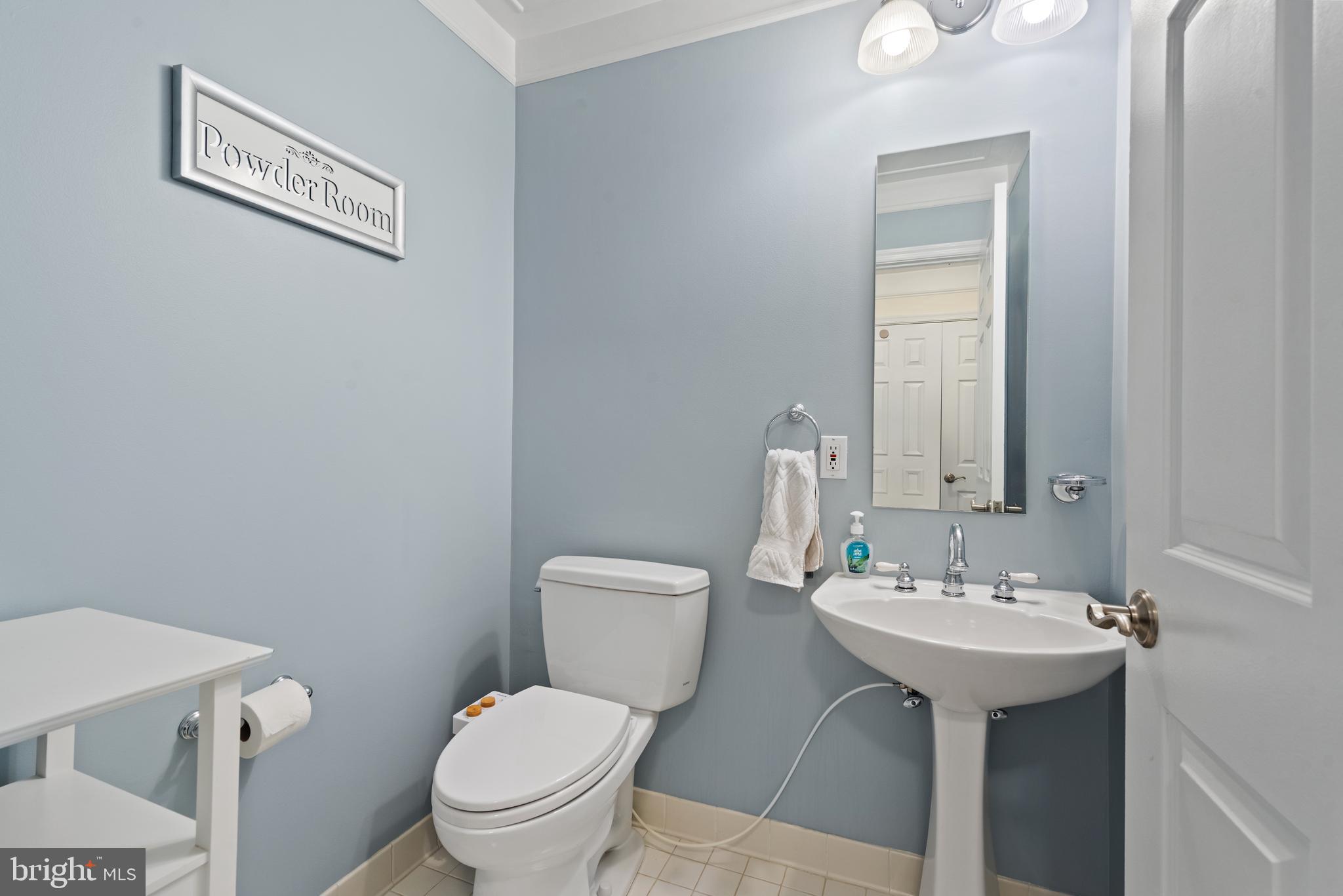 100 Harborview Drive, Unit 612 Baltimore, MD 21230 - Photo 28 of 49 a bathroom with a toilet a sink and mirror