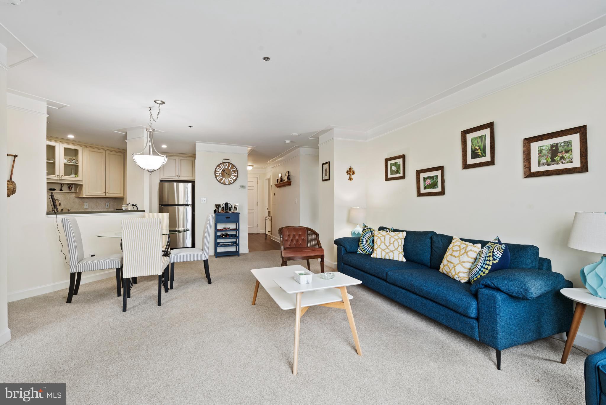 100 Harborview Drive, Unit 612 Baltimore, MD 21230 - Photo 5 of 49 a living room with furniture