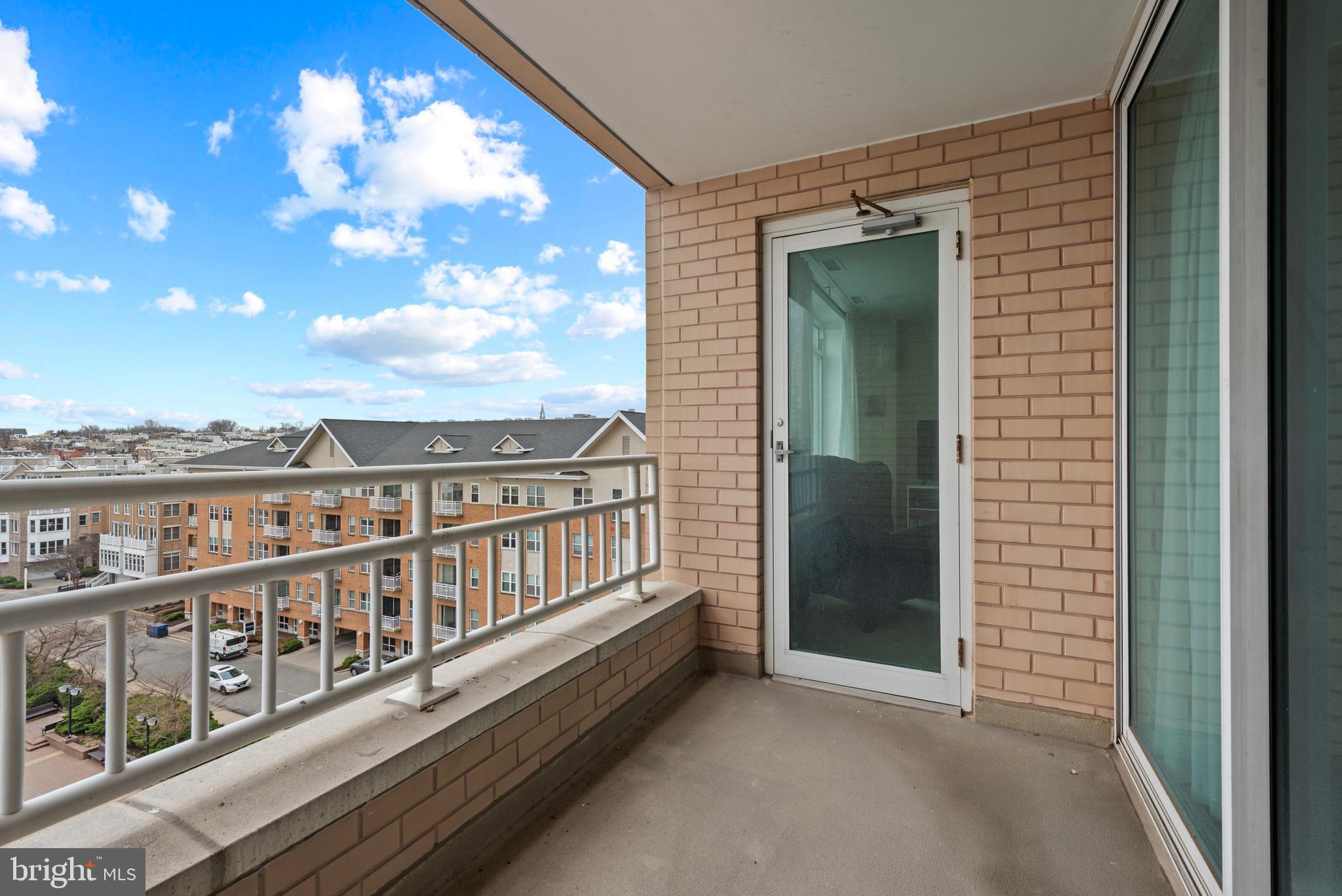 100 Harborview Drive, Unit 612 Baltimore, MD 21230 - Photo 7 of 49 a view of a balcony with city view