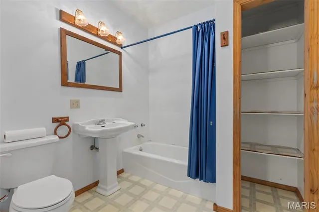 $329,000 | 610 Rotary Street, Gillespie, IL 62033