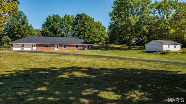 $329,000 | 610 Rotary Street, Gillespie, IL 62033