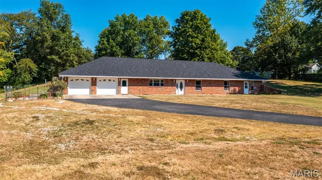 $329,000 | 610 Rotary Street, Gillespie, IL 62033