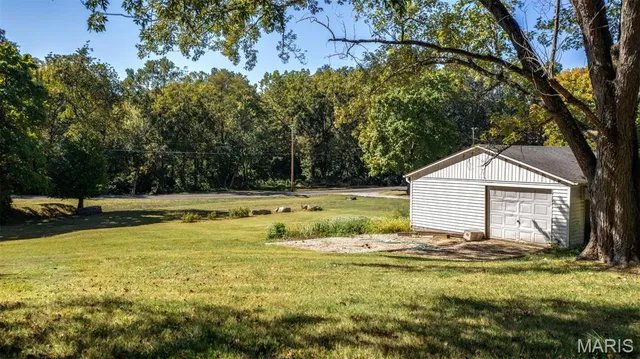 $329,000 | 610 Rotary Street, Gillespie, IL 62033