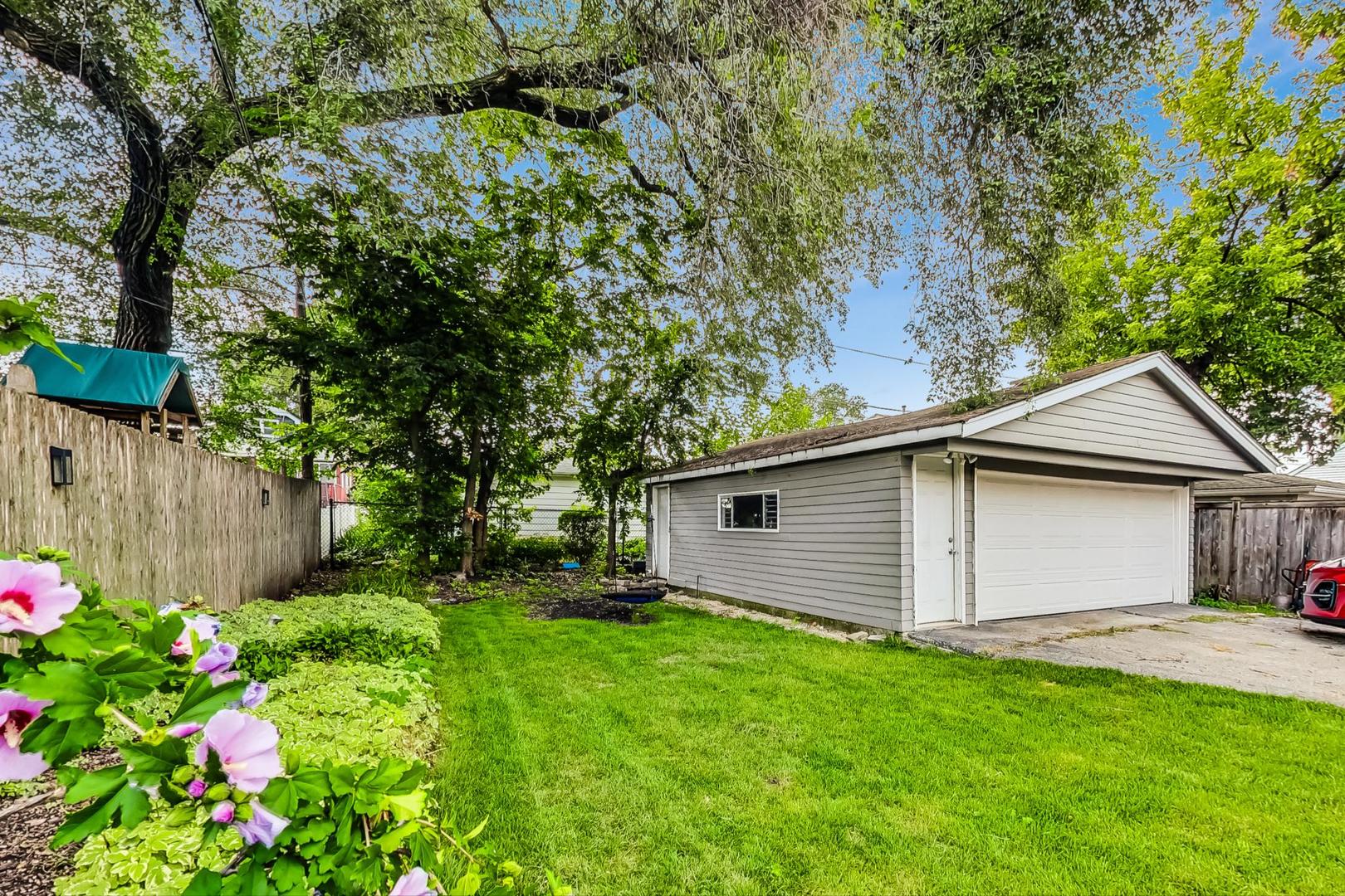 792 Spring Road Elmhurst, IL 60126 - Photo 24 of 26 a view of a backyard with a garden