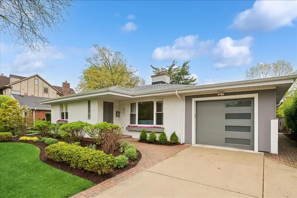 $949,000 | 912 Hunter Road, Wilmette, IL 60091