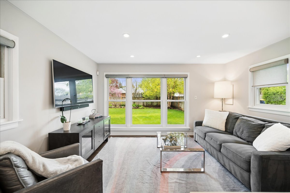 912 Hunter Road Wilmette, IL 60091 - Photo 13 of 38 a living room with furniture and a flat screen tv