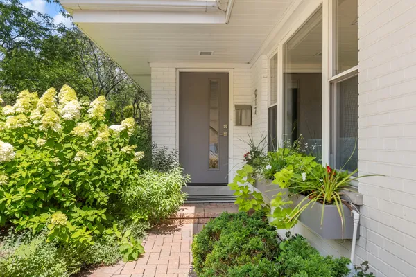 $949,000 | 912 Hunter Road, Wilmette, IL 60091
