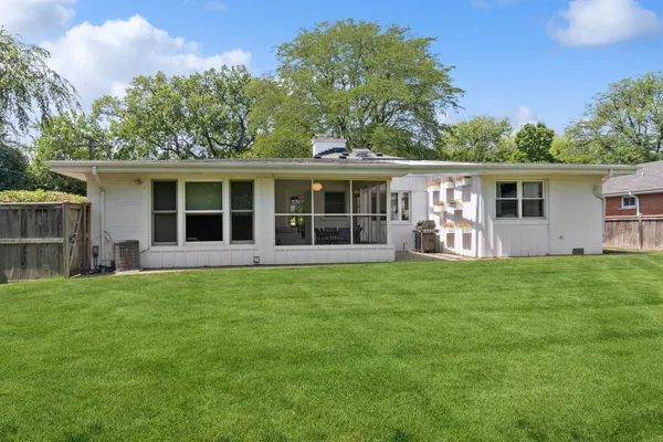 $949,000 | 912 Hunter Road, Wilmette, IL 60091