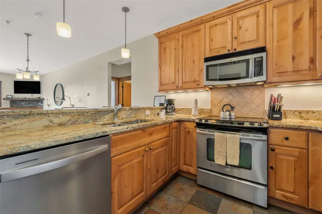 $1,875,000 | 2200 Apres Ski Way, Unit 212, Steamboat Springs, CO 80487